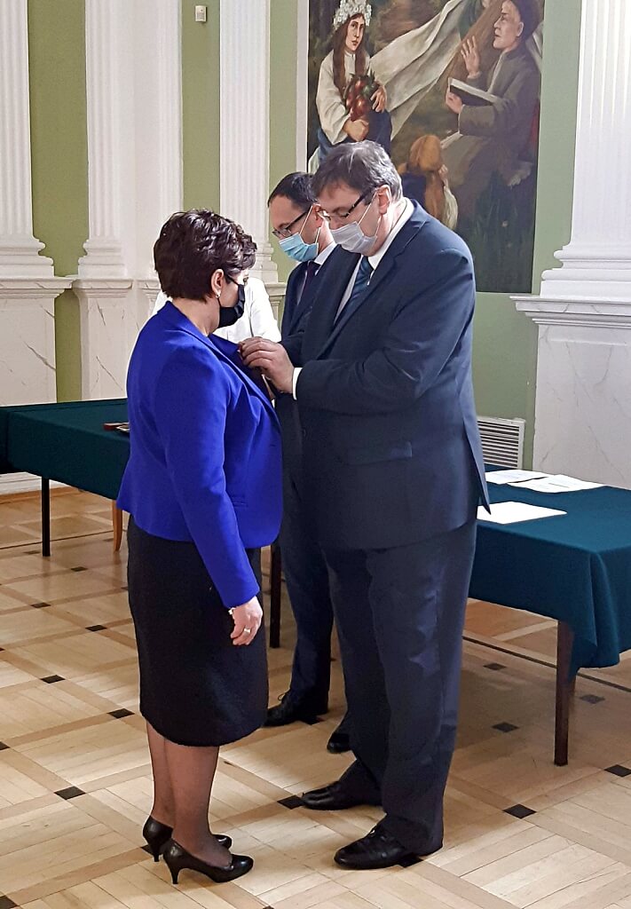 Medale i odznaczenia państwowe dla pedagogów oraz pracowników administracji i obsługi ZSCKR w Rudce